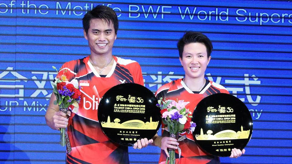 Tontowi Ahmad dan Liliyana Natsir meraih gelar juara China Open Super Series Premier 2016.